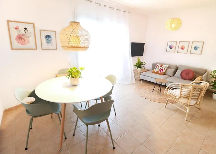 Casa Lea - Central, Cozy And Right By The Beach *